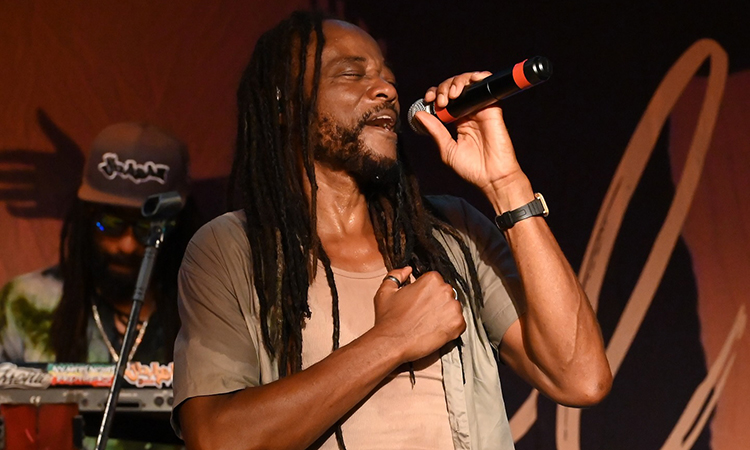 Ghama & Banda Baixáfrica em show “Sinal de Paz”