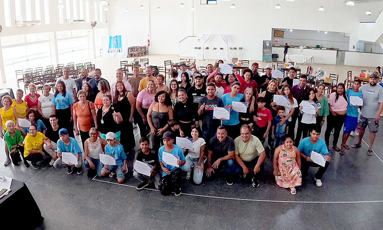 Projeto Futuro Melhor se encerra com certificados, presentes e novas perspectivas para adolescentes em Itanhaém