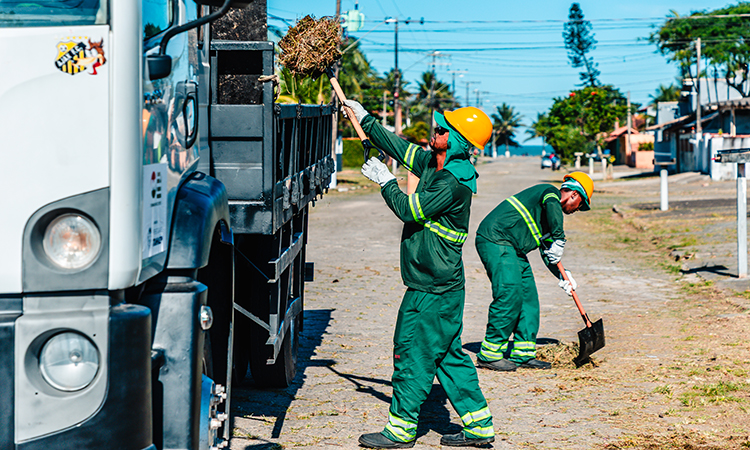 “Prefeitura Presente” reforça limpeza e zeladoria pelos bairros de Itanhaém