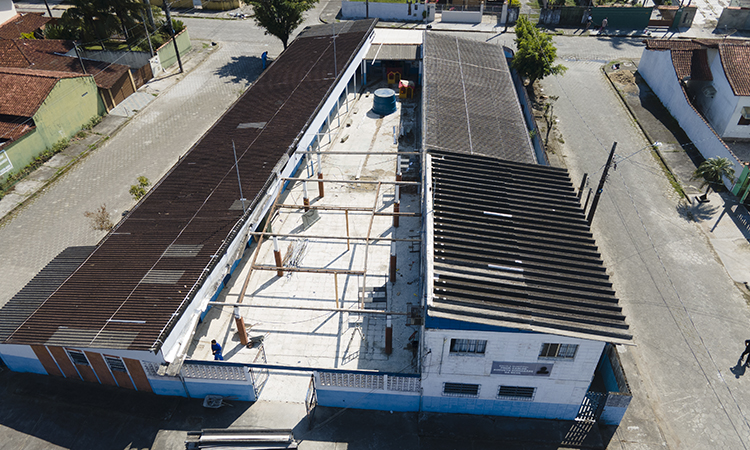 Prefeitura de Itanhaém realiza obras de manutenção na EM Carlos Augusto