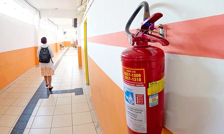 Mais segurança e conforto nas escolas de Itanhaém: Prefeitura realiza troca de extintores e ventiladores