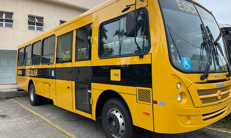 Itanhaém recebe novo ônibus escolar com acessibilidade e conforto para alunos da rede municipal